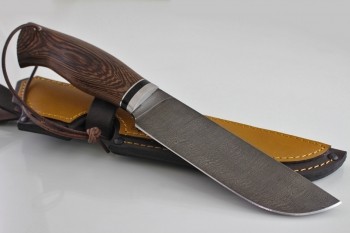 Охотничий нож "Медведь" Дамасская сталь. Рукоять дерево Венге.